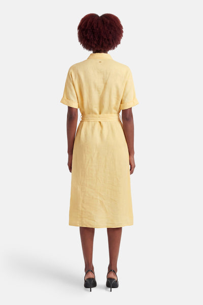 Robe jaune de MEXX, avec ceinture à nouer, manches courtes à revers et longueur midi.