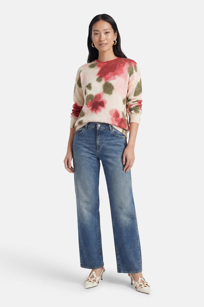 Pull col O multicolore de MEXX à motif floral rose, rouge et vert sur fond crème.