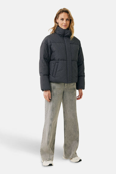 Veste courte grise de MEXX à motif de pois, avec un col montant et des poches.