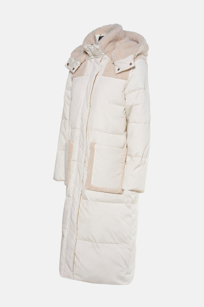 Veste longue écru de MEXX, avec capuche bordée de fausse fourrure et poches plaquées.