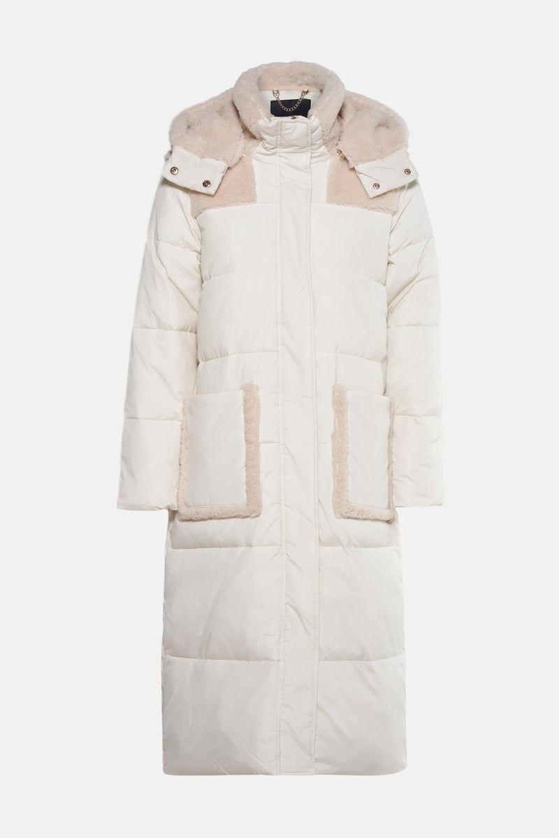 Veste longue écru de MEXX, avec capuche bordée de fausse fourrure et poches plaquées.