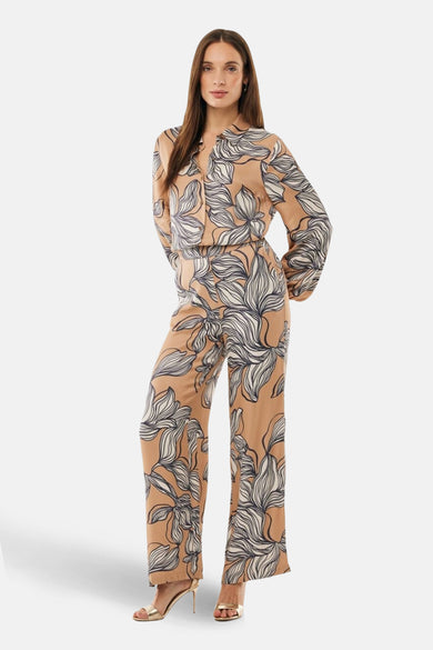 Multikleurige broek van MEXX, met een abstract bloemenpatroon en gouden naaldhakken.
