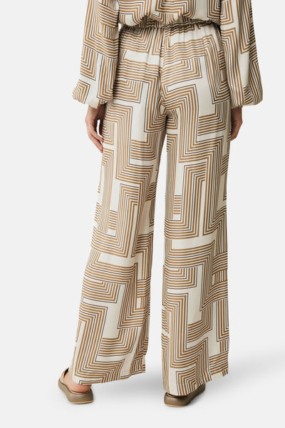 Pantalon beige à motifs géométriques de MEXX, coupe ample et jambes larges, vue de dos.
