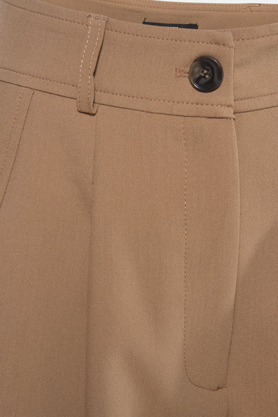 Beige kostuumbroek van MEXX, met een knoopsluiting en riemlussen.