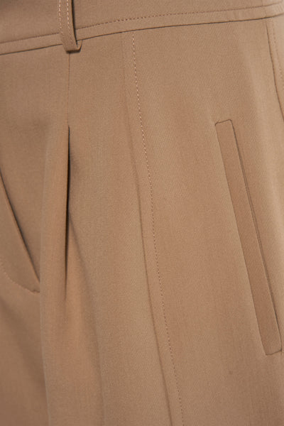 Beige kostuumbroek van MEXX met een persvouw en paspelzakdetail.