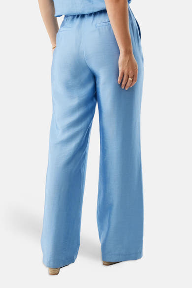 Pantalon bleu de MEXX, coupe large avec taille élastique et poches arrière.