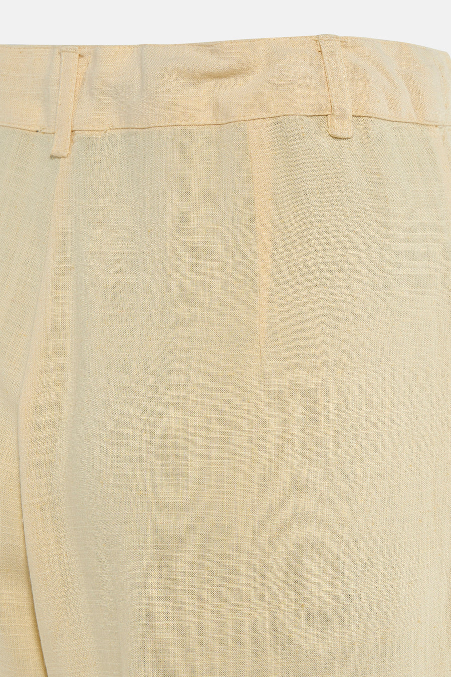 Pantalon jaune de MEXX, montrant la texture du tissu et les passants de ceinture.