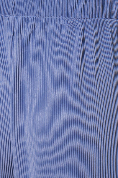 Pantalon bleu plissé de MEXX, avec une taille élastique et une texture verticale fine.