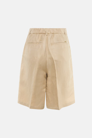 Short beige de MEXX, avec poches arrière passepoilées et coupe ample.