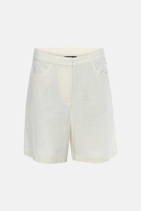 Korte witte short van MEXX, in getextureerd linnen, met riemlussen.