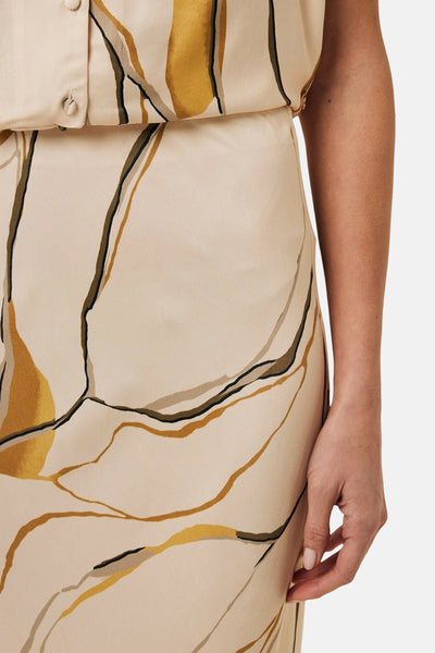 Lange veelkleurige rok van MEXX, met een vloeiend abstract patroon in beige, goud en zwart.