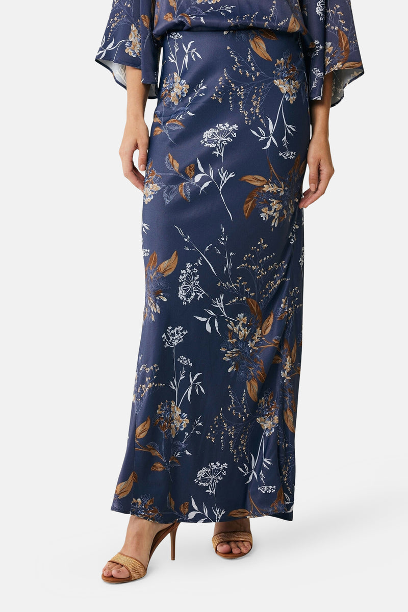 Lange blauwe bloemenrok van MEXX, met witte en bruine bloemenpatronen.