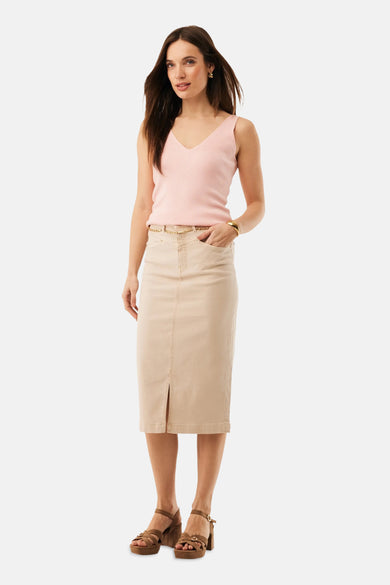 Jupe midi beige de MEXX avec fente avant et poches, portée avec un top rose, une ceinture dorée et des sandales.