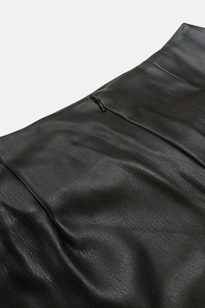 Jupe noire 3/4 de Mexx, avec fermeture éclair discrète et texture cuir.