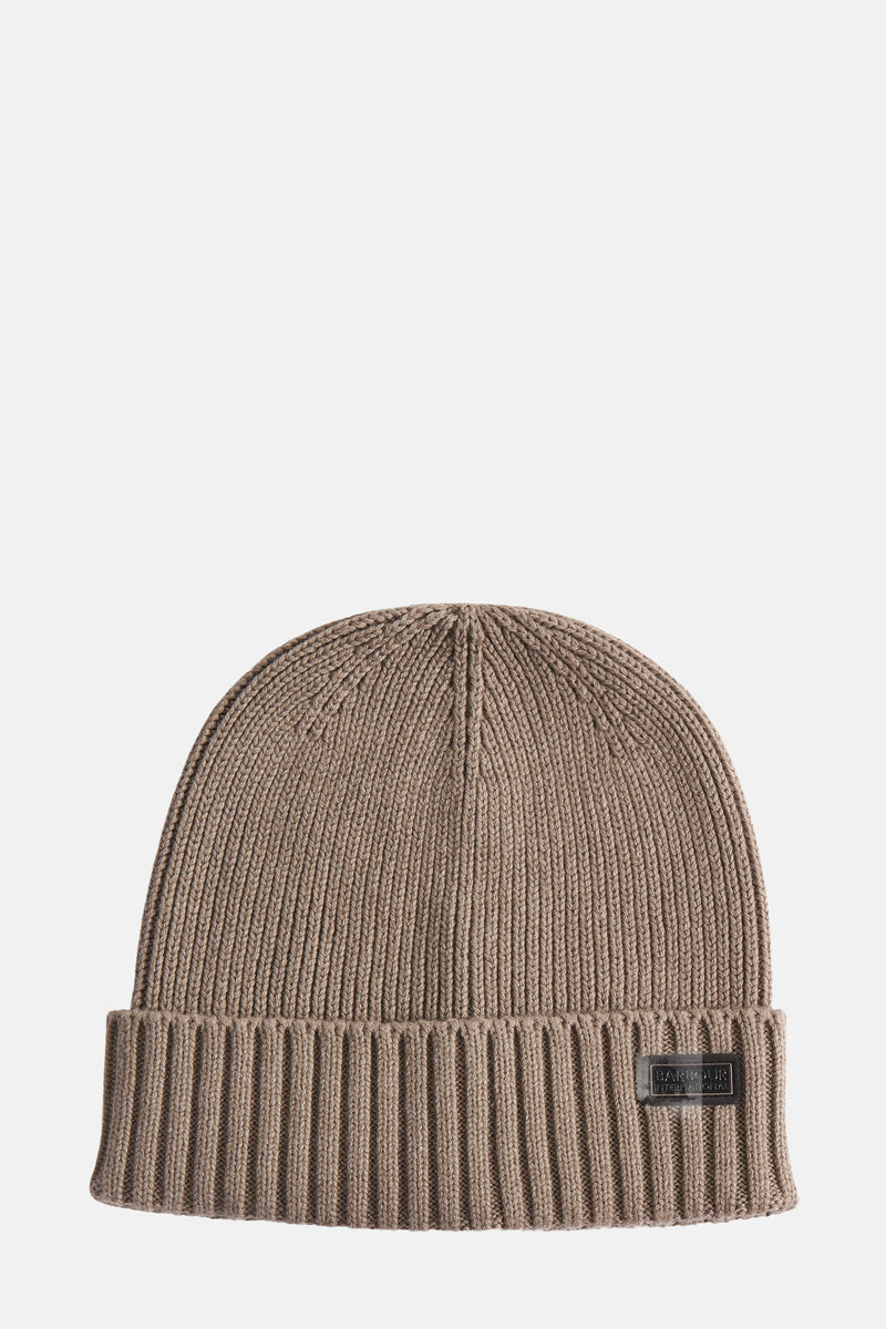 Bonnet beige côtelé de Barbour International, avec étiquette logotypée noire appliquée.