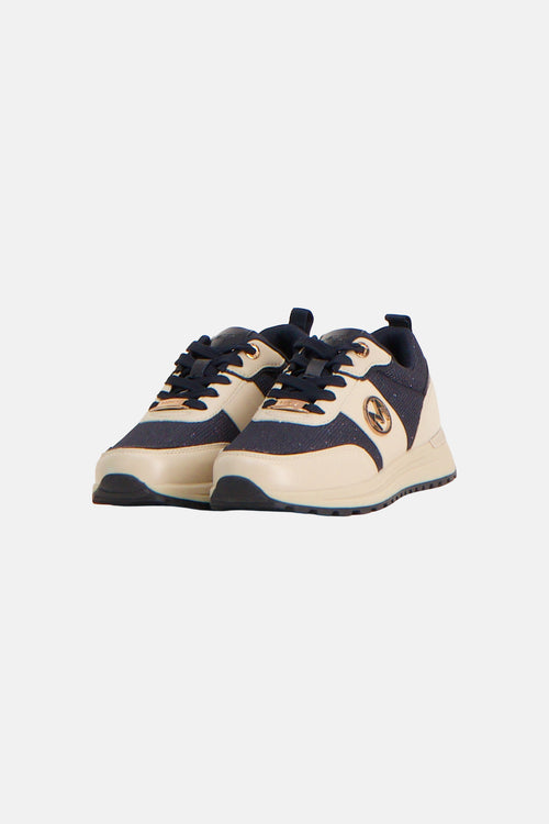 Blauwe MEXX sneakers met beige inzetstukken en zilverkleurige metalen details, achterzicht.