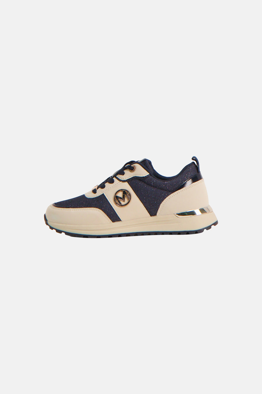Blauwe MEXX sneakers met beige inzetten, zwarte veters en een gouden logo aan de zijkant.