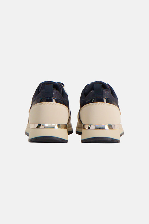 Baskets bleues de MEXX avec empiècements beiges et détails métalliques argentés, vue arrière.