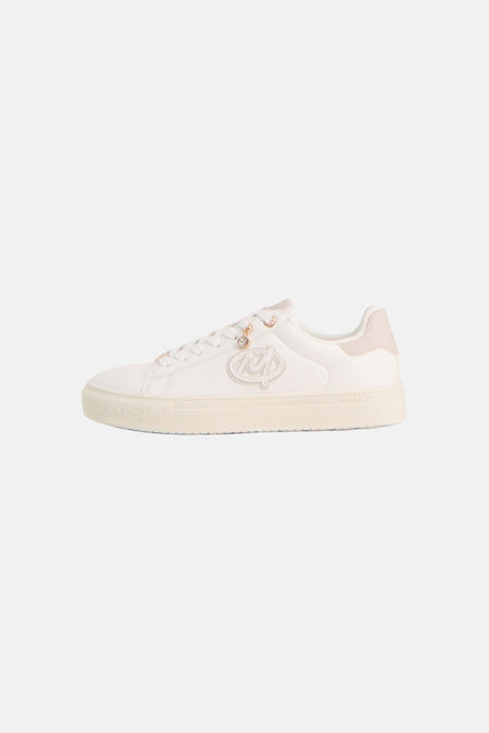 Baskets blanches MEXX en cuir avec logo brodé sur la côté, lacets blancs et détail doré près des œillets, vue de profil droit sur fond blanc.
