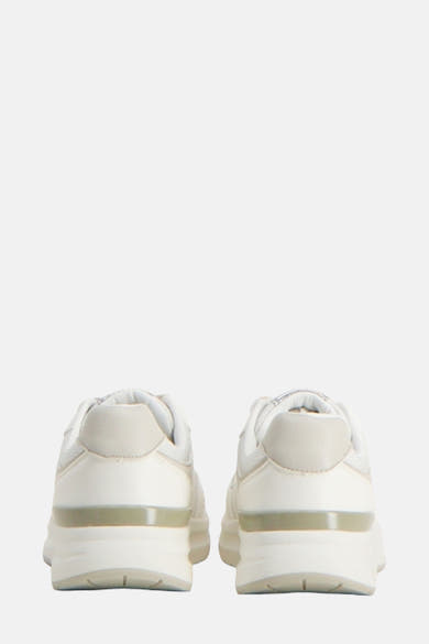 Witte MEXX sneakers, achterkant, met leren hiel en dikke zool.