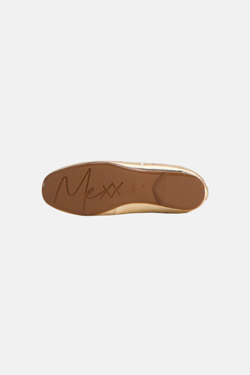 Chaussures plates dorées de MEXX, vue de dessous, avec une semelle marron où sont gravés "Mexx" et "38".