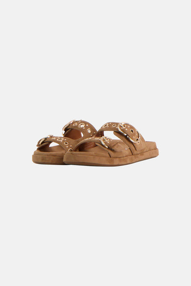 Bruine MEXX-slippers met twee gespen, van achteren gezien.