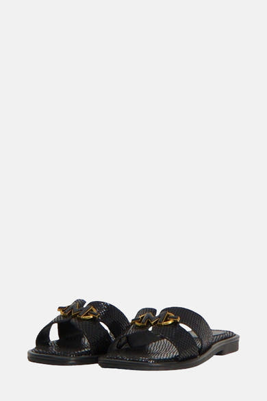 Zwarte sandalen van MEXX, met getextureerde details op de zool en de band.