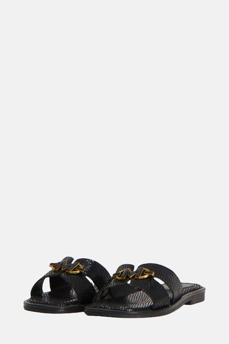 Zwarte sandalen van MEXX, met getextureerde details op de zool en de band.