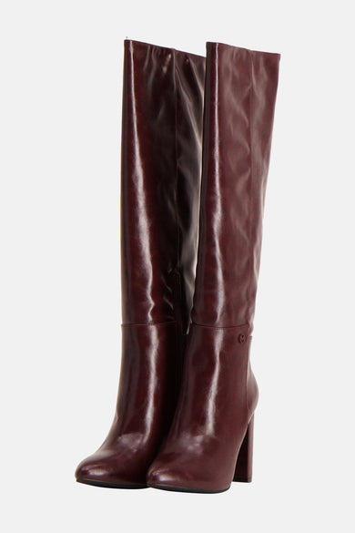 Bottes bordeaux en cuir de MEXX avec talons blocs et détail subtil du logo.