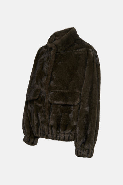 Veste courte kaki en fausse fourrure de ADORE, avec poches plaquées et col montant.