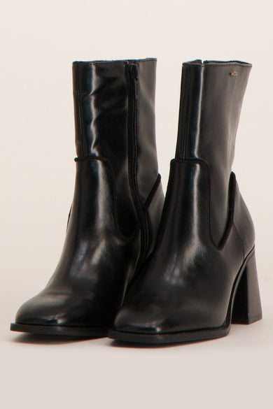 Bottines noires de MEXX avec fermeture éclair latérale et talon bloc carré.
