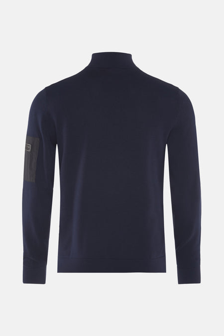 Barbour blauwe coltrui, met een discrete patch op de linkermouw.