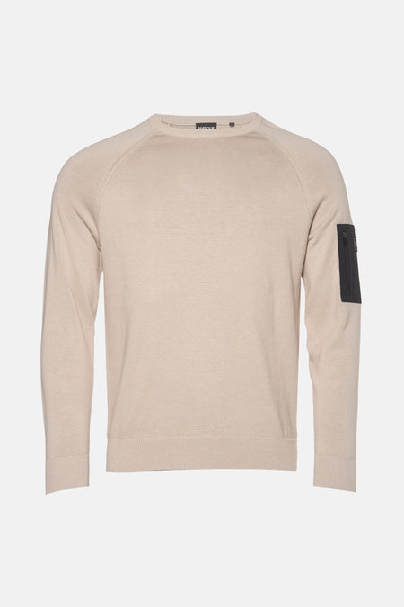 Barbour ronde hals trui beige met zwarte ritszak op de mouw.