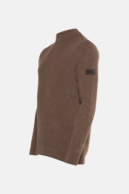 Ronde hals trui bruin van BARBOUR International, in een getextureerde breisel, met een patch op de mouw.