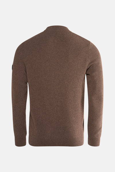 Pull col rond brun de Barbour, en maille côtelée, vue de dos.
