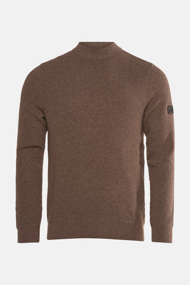Ronde hals trui van BARBOUR in bruin, met ribgebreide stof en een logo-embleem op de mouw.