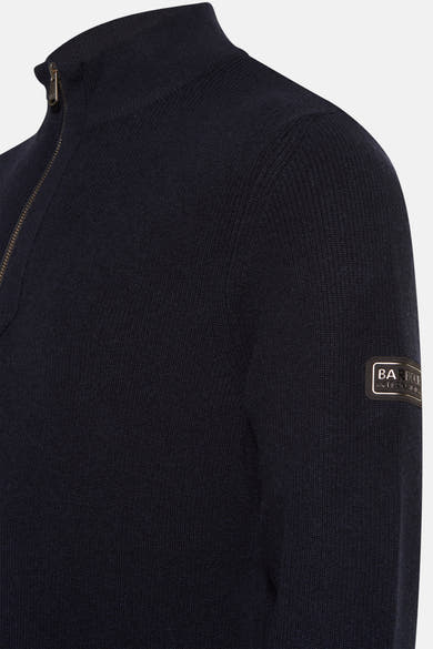 Pull bleu à col roulé de Barbour International, avec fermeture éclair et logo sur la manche.