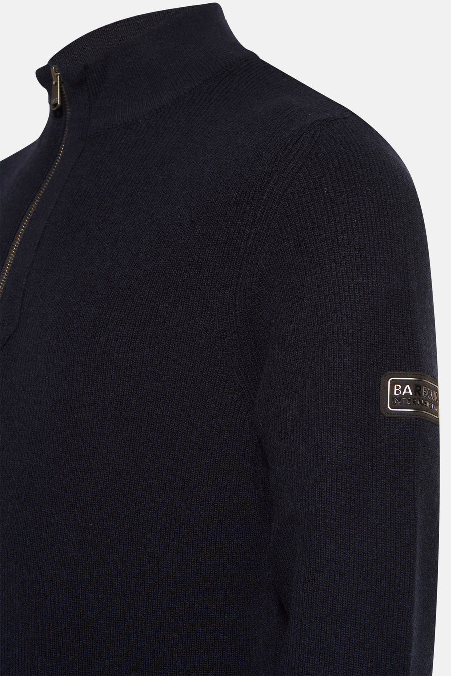 Pull bleu à col roulé de Barbour International, avec fermeture éclair et logo sur la manche.