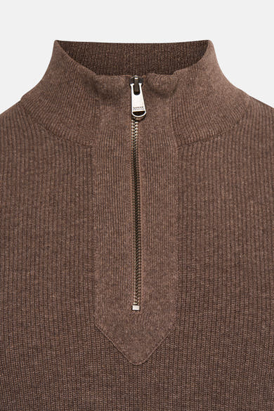 Bruine trui met col van Barbour International met ritssluiting en geribbelde textuur.