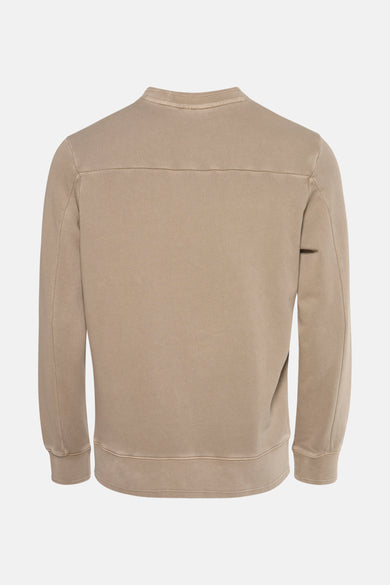 Beige ronde hals sweatshirt van LYLE & SCOTT, met een paspel op de bovenrug.