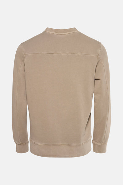 Beige ronde hals sweatshirt van LYLE & SCOTT, met een paspel op de bovenrug.
