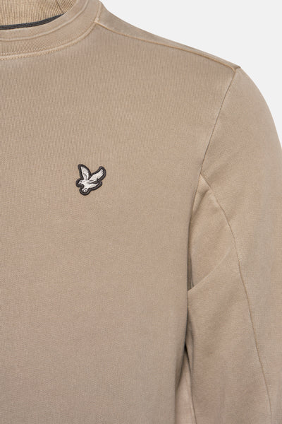 Beige ronde hals sweatshirt van LYLE & SCOTT, met discreet geborduurd logo op de borst.