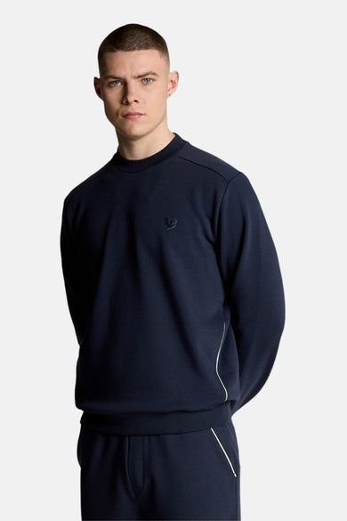 Sweat bleu marine de LYLE & SCOTT avec rayure contrastante sur les manches et le pantalon assorti.