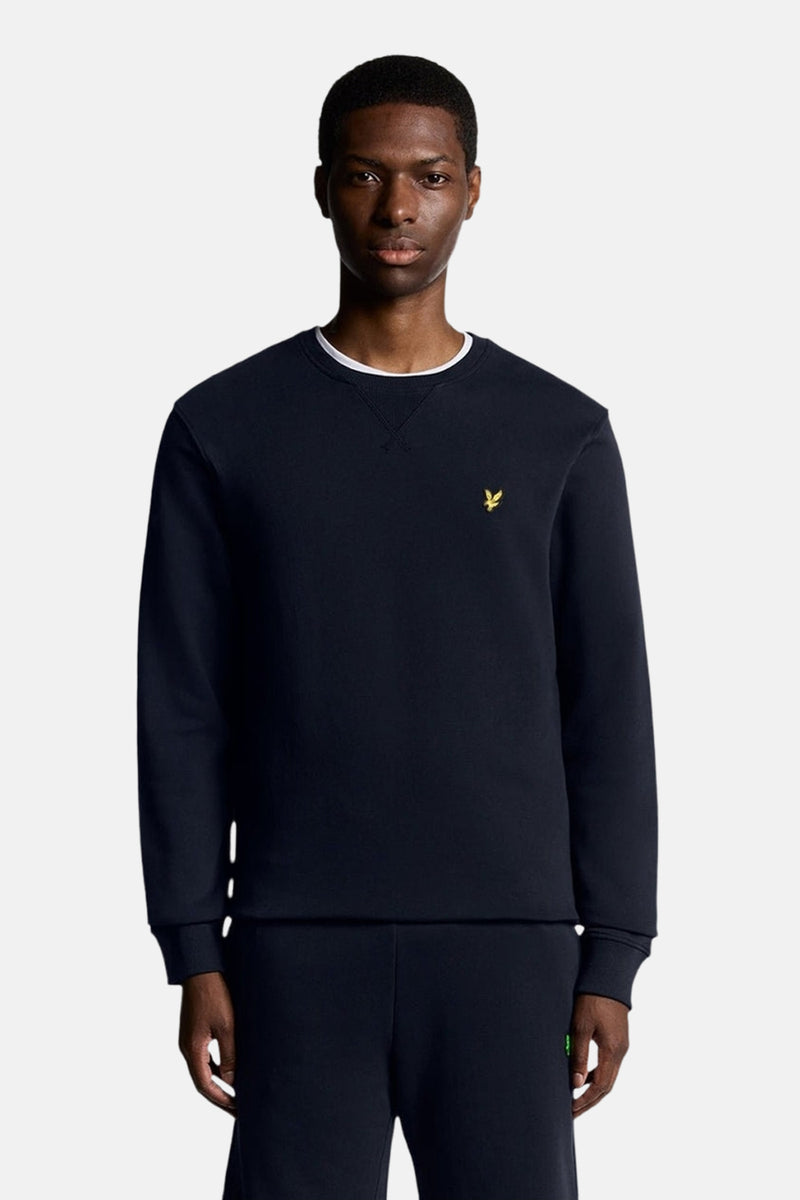 Sweat-shirt bleu marine de LYLE & SCOTT, avec un petit logo brodé sur la poitrine.
