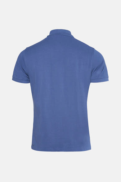 Polo à manches courtes bleu de BARBOUR, vue de dos, avec texture piquée et col classique.
