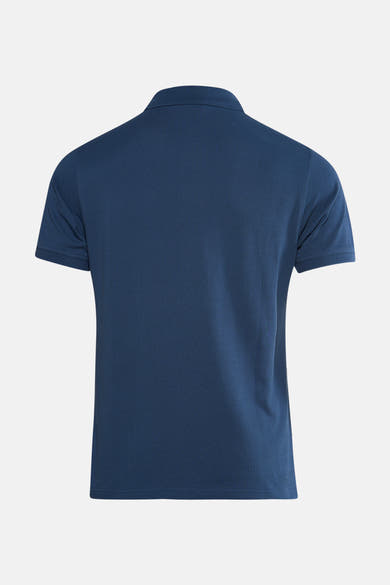 Polo bleu à manches courtes de BARBOUR, en maille piquée, vu de dos.