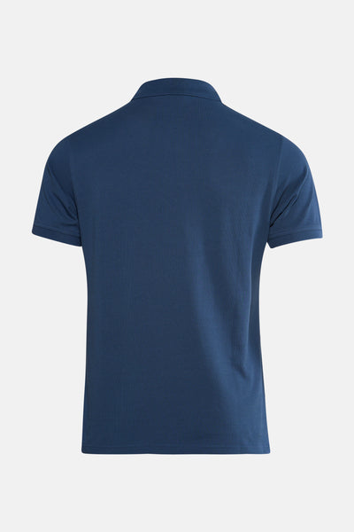 Polo bleu à manches courtes de BARBOUR, en maille piquée, vu de dos.