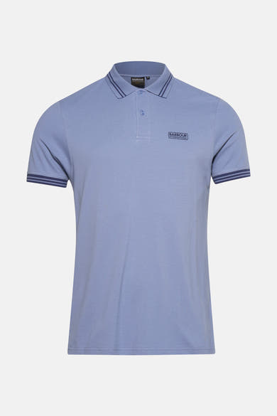 Polo à manches courtes bleu par Barbour International, avec col et manches à rayures.