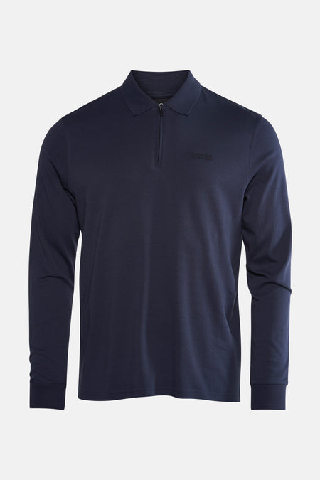 Blauwe Barbour polo met lange mouwen, gedeeltelijke ritssluiting en toon-op-toon geborduurd logo.