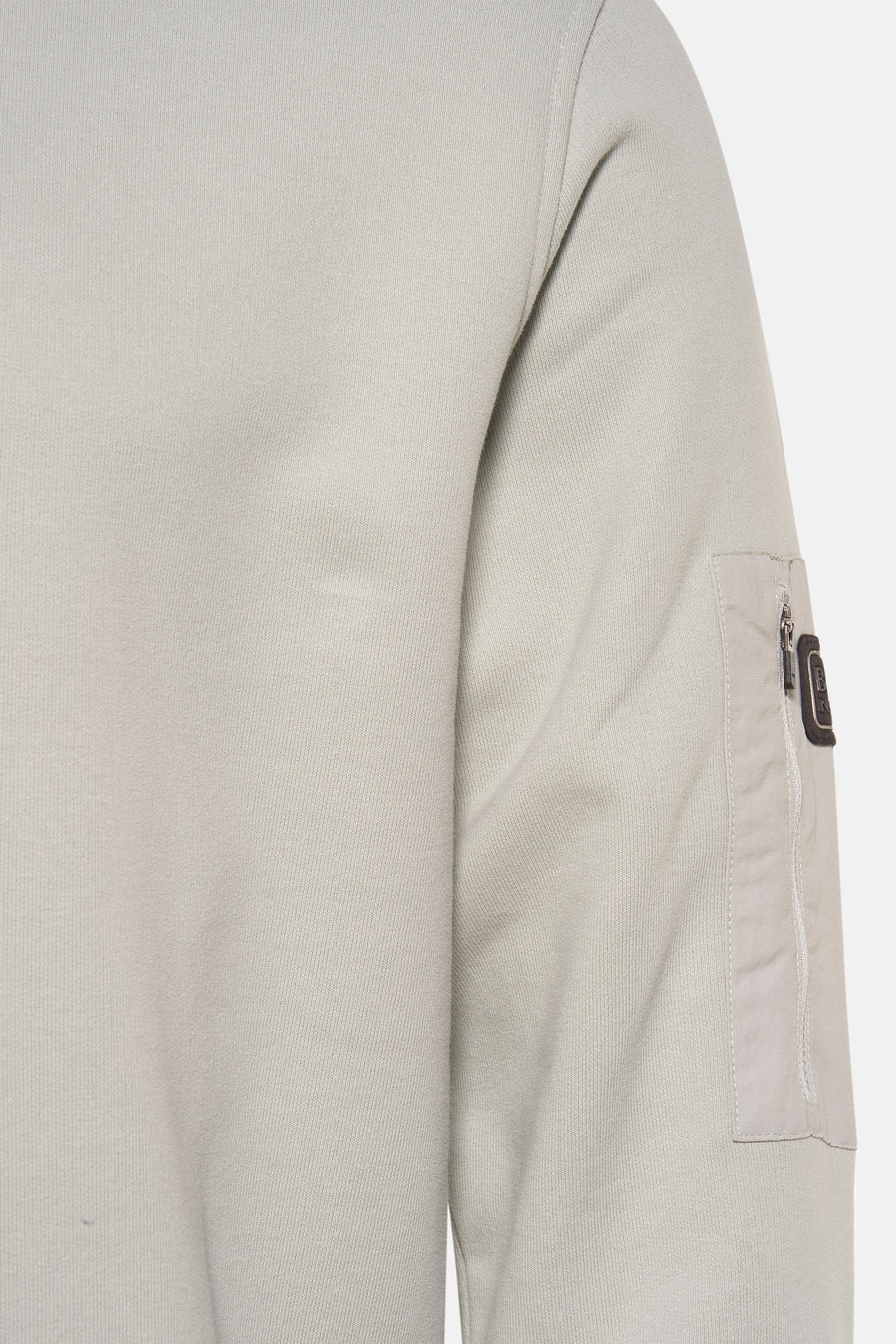 Sweat vert de BARBOUR, avec une poche zippée sur la manche.